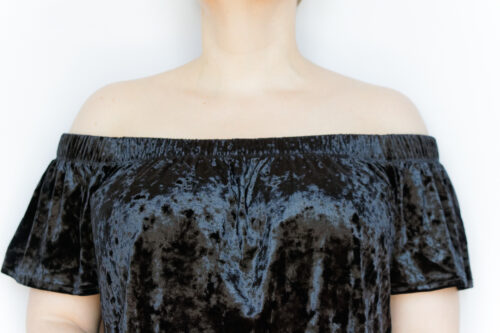 Koko Koko plunge strapless w czarnej hiszpance widok od frontu