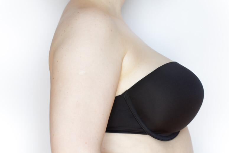 Porcelain Elan moulded strapless na biuście - prawy profil