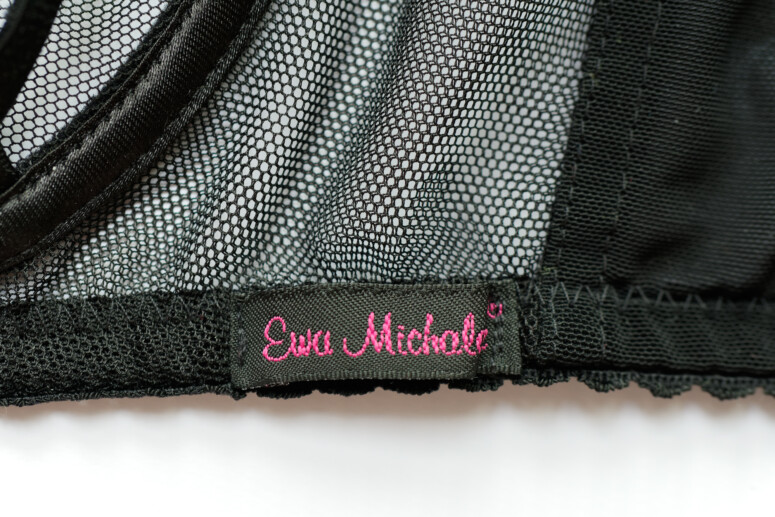 Biustonosz SMN Fetysz Czarny Ewa Michalak - naszywka z logo Ewy Michalak na boku biustonosza