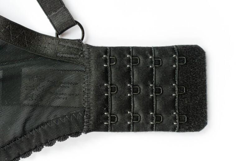 Biustonosz SMN Fetysz Czarny Ewa Michalak - zbliżenie na zapięcie (część z oczkami, 3 rzędy, 4 kolumny)